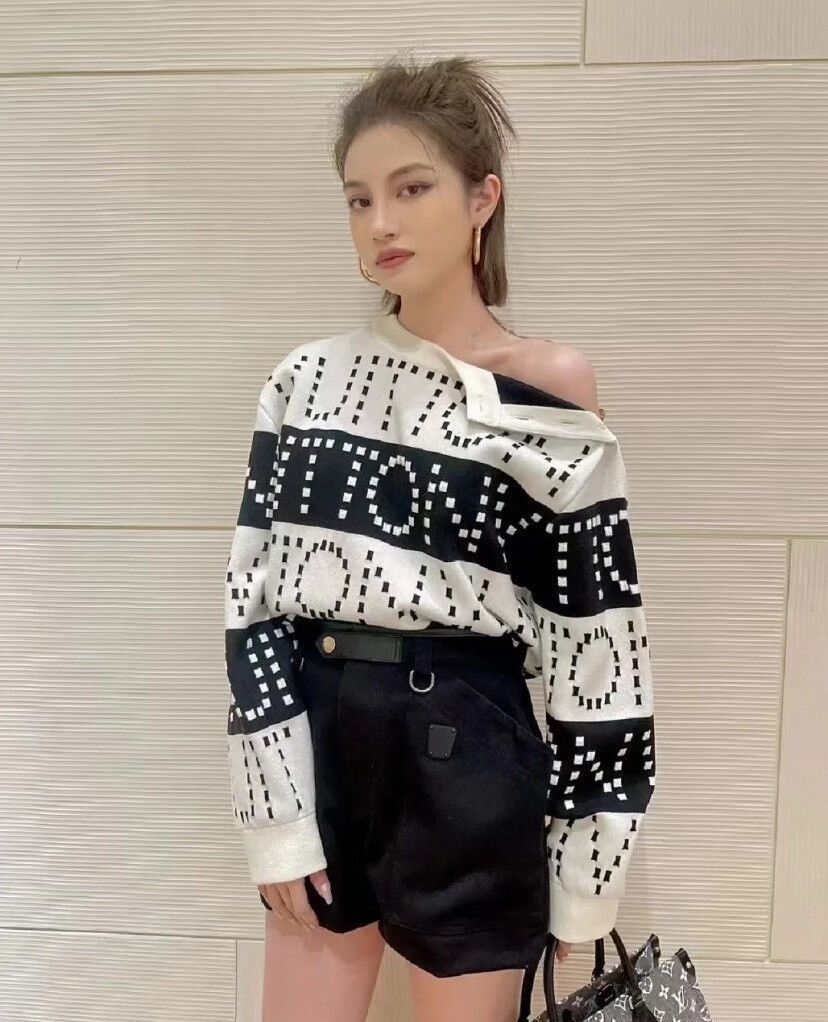 Louis Vuitton lv large logo wool sweater in cream Size US M / EU 48-50 / 2 - 5 Thumbnail