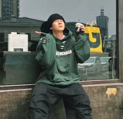 Balenciaga balenciaga green distressed hoodie for sale Size US XS / EU 42 / 0 - 4 Thumbnail