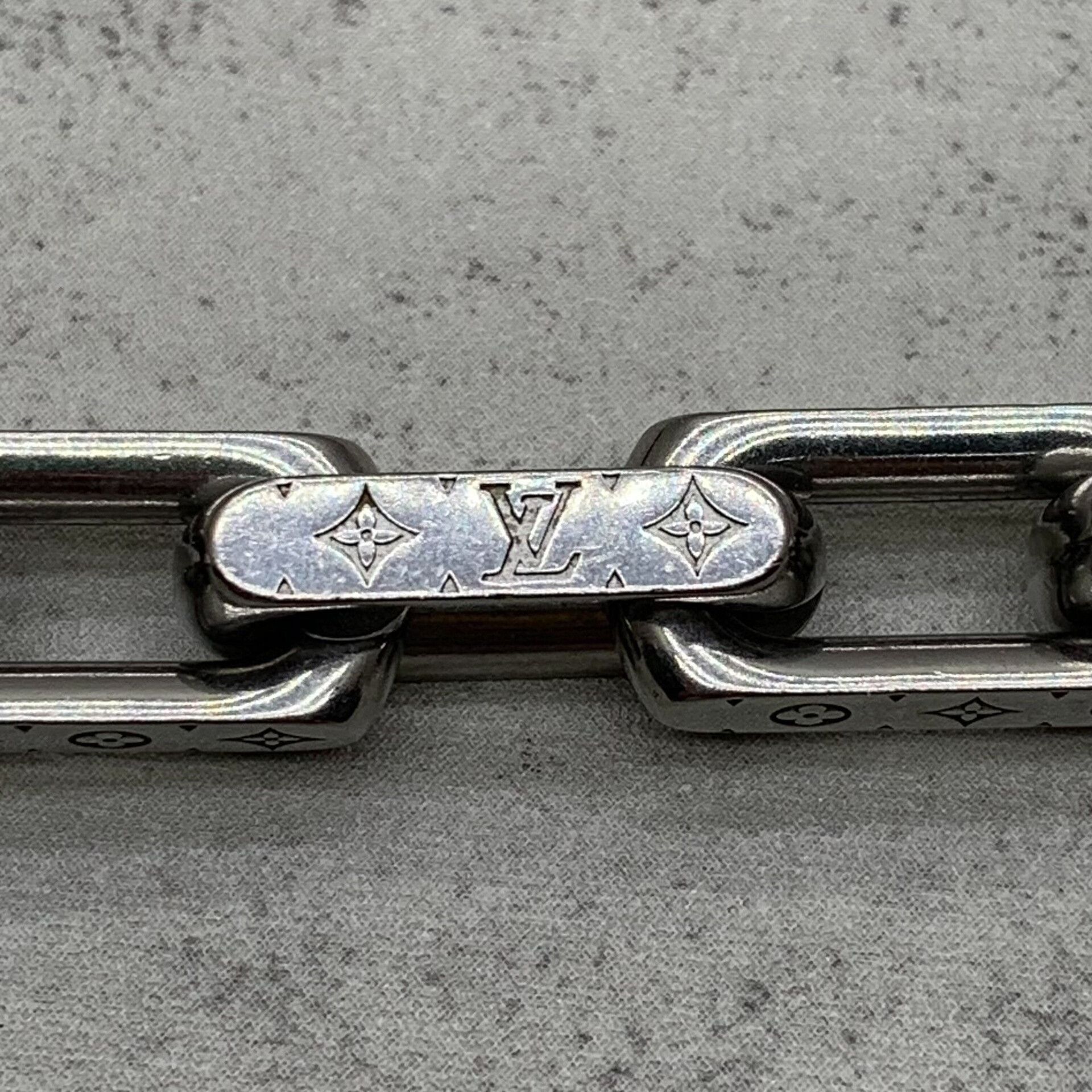 Louis Vuitton lv black and silver chain necklace Size ONE SIZE - 8 Thumbnail