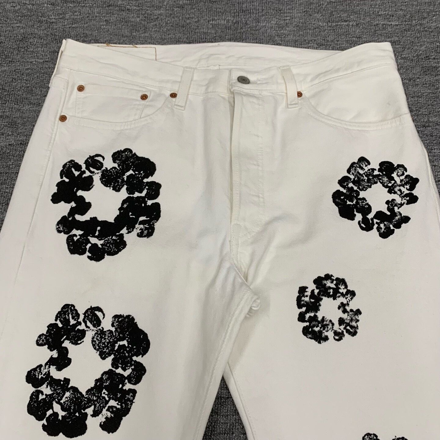 Levi's denim tears x levis white flower pants Size 34" / US 12 / IT 48 - 8 Thumbnail