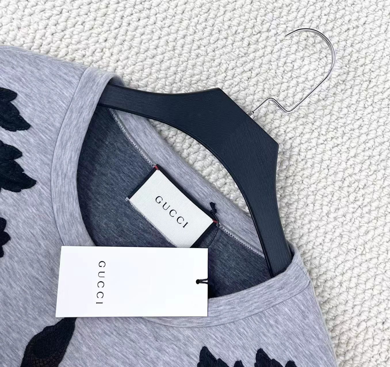 Gucci gray snake logo embroidered sweatshirt Size US S / EU 44-46 / 1 - 3 Thumbnail