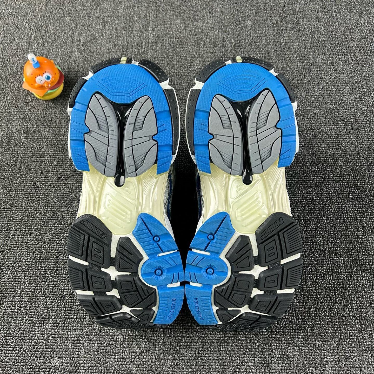 Balenciaga balenciaga runner sports shoes in blue and white Size US 5.5 / EU 38 - 6 Thumbnail