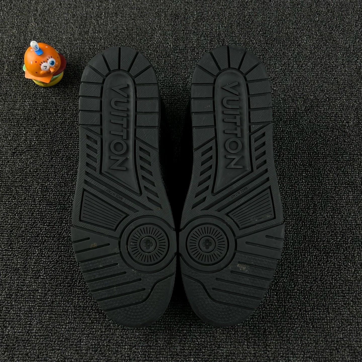 Louis Vuitton Louis Vuitton Black Trainer Sneakers Size 41.5 Size US 8.5 / EU 41-42 - 6 Thumbnail
