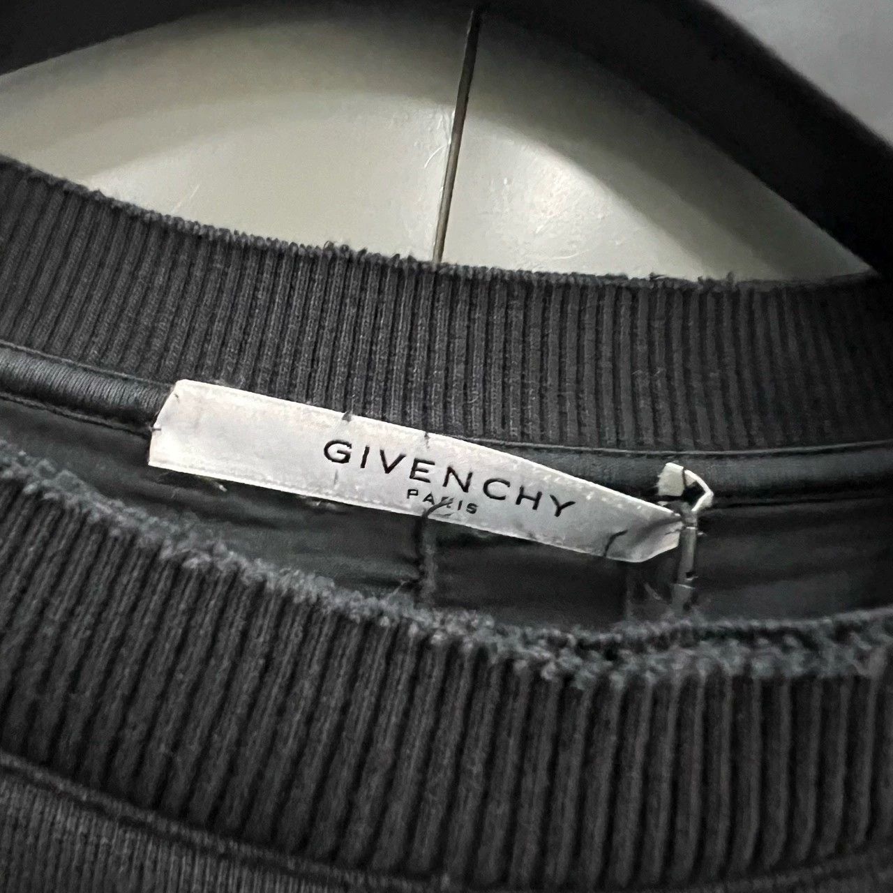 Givenchy givenchy distressed logo sweatshirt size L Size US L / EU 52-54 / 3 - 3 Thumbnail