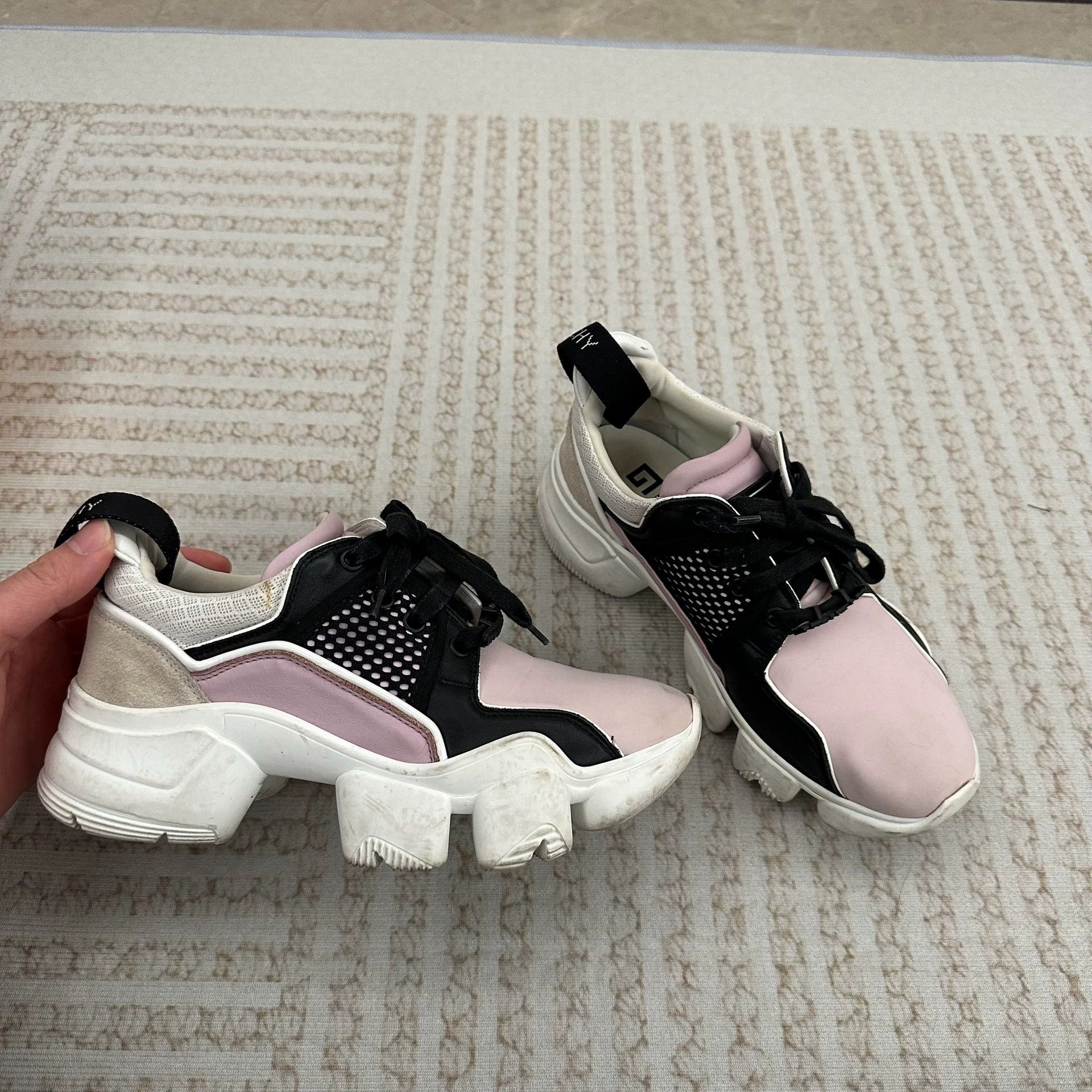 Givenchy givenchy chunky dad sneakers in black and pink Size US 7 / EU 40 - 3 Thumbnail