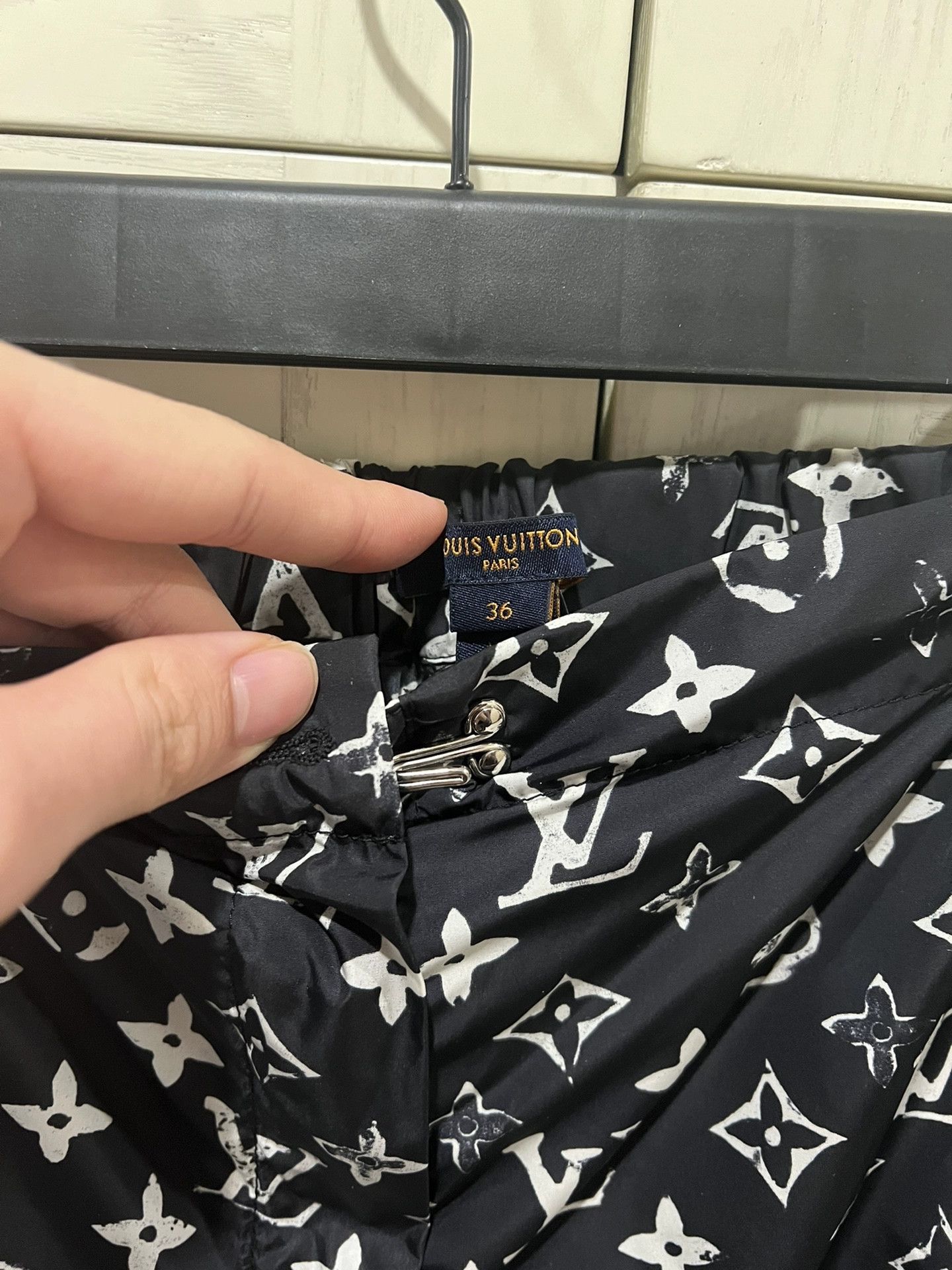 Louis Vuitton black logo print sweatpants from louis vuitton Size US 36 / EU 52 - 2 Thumbnail
