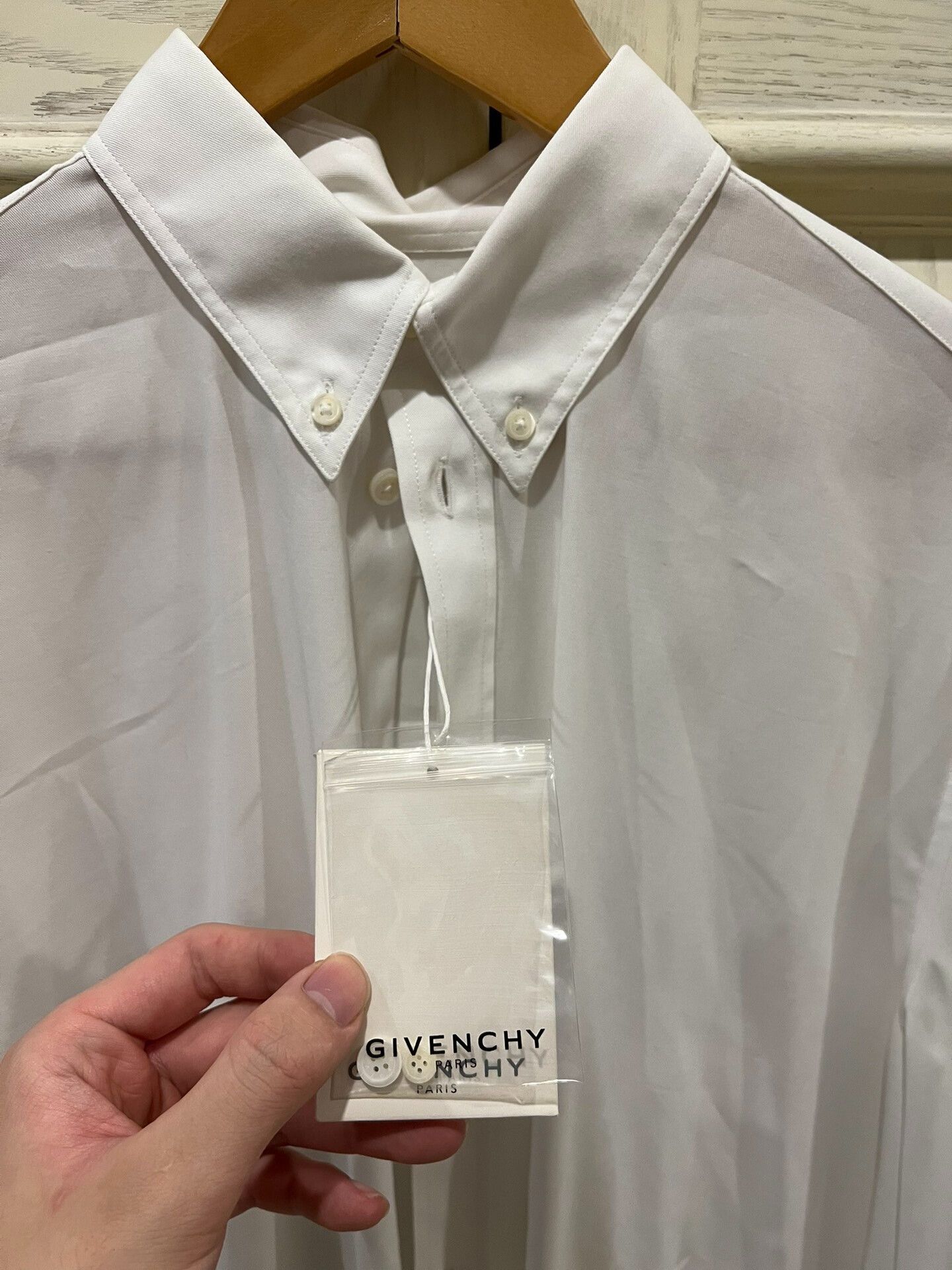 Givenchy givenchy new embroidered back shirt Size US M / EU 48-50 / 2 - 3 Thumbnail