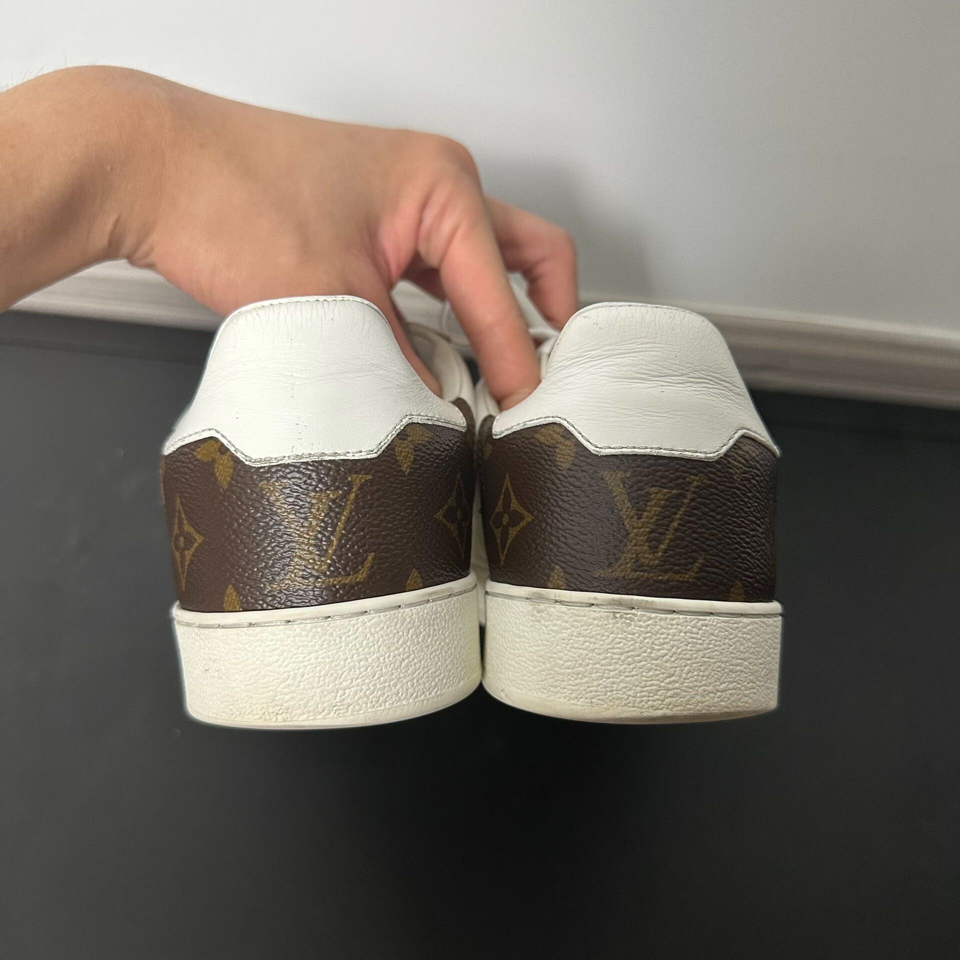 Louis Vuitton louis vuitton low-top logo sneakers size 40 Size US 10 / EU 43 - 3 Thumbnail