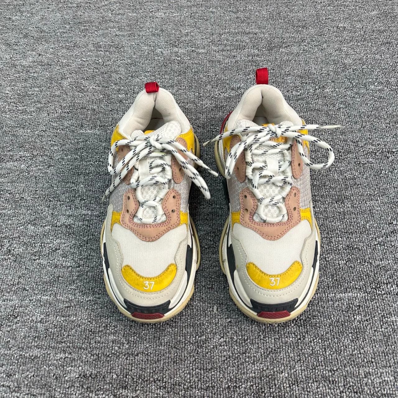 Balenciaga balenciaga triple s dad shoes in yellow white Size US 6.5 / EU 39-40 - 2 Thumbnail