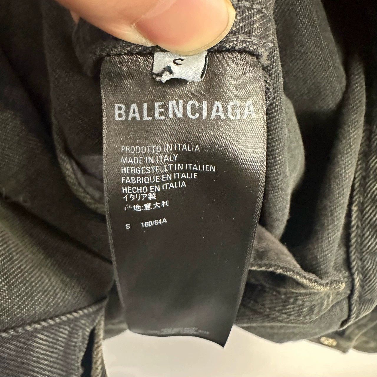 Balenciaga balenciaga graffiti spray denim jacket size s Size US S / EU 44-46 / 1 - 4 Thumbnail
