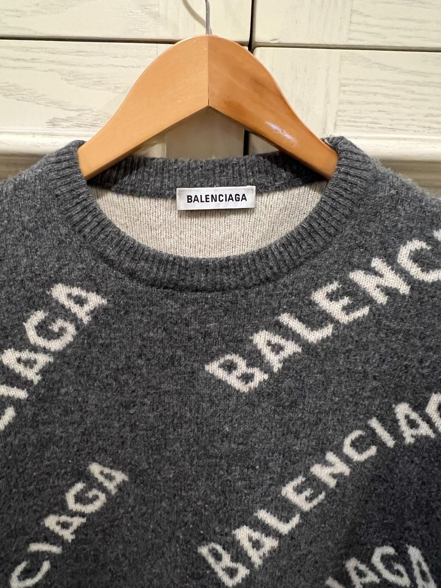 Balenciaga balenciaga gray white logo knit sweater Size US S / EU 44-46 / 1 - 2 Thumbnail