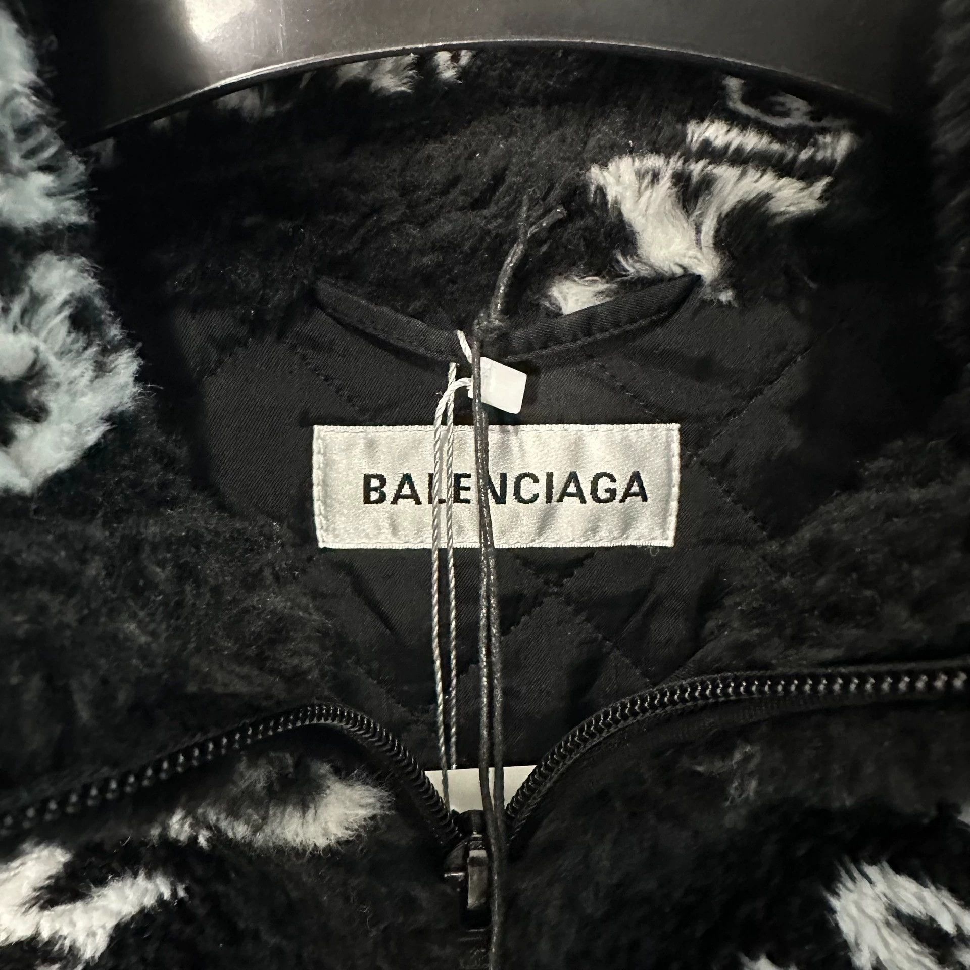 Balenciaga balenciaga black logo fur jacket Size S / US 4 / IT 40 - 2 Thumbnail