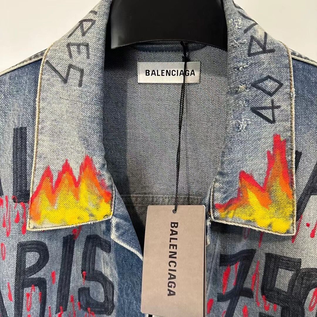 Balenciaga balenciaga graffiti denim jacket size 34 Size US XS / EU 42 / 0 - 3 Thumbnail