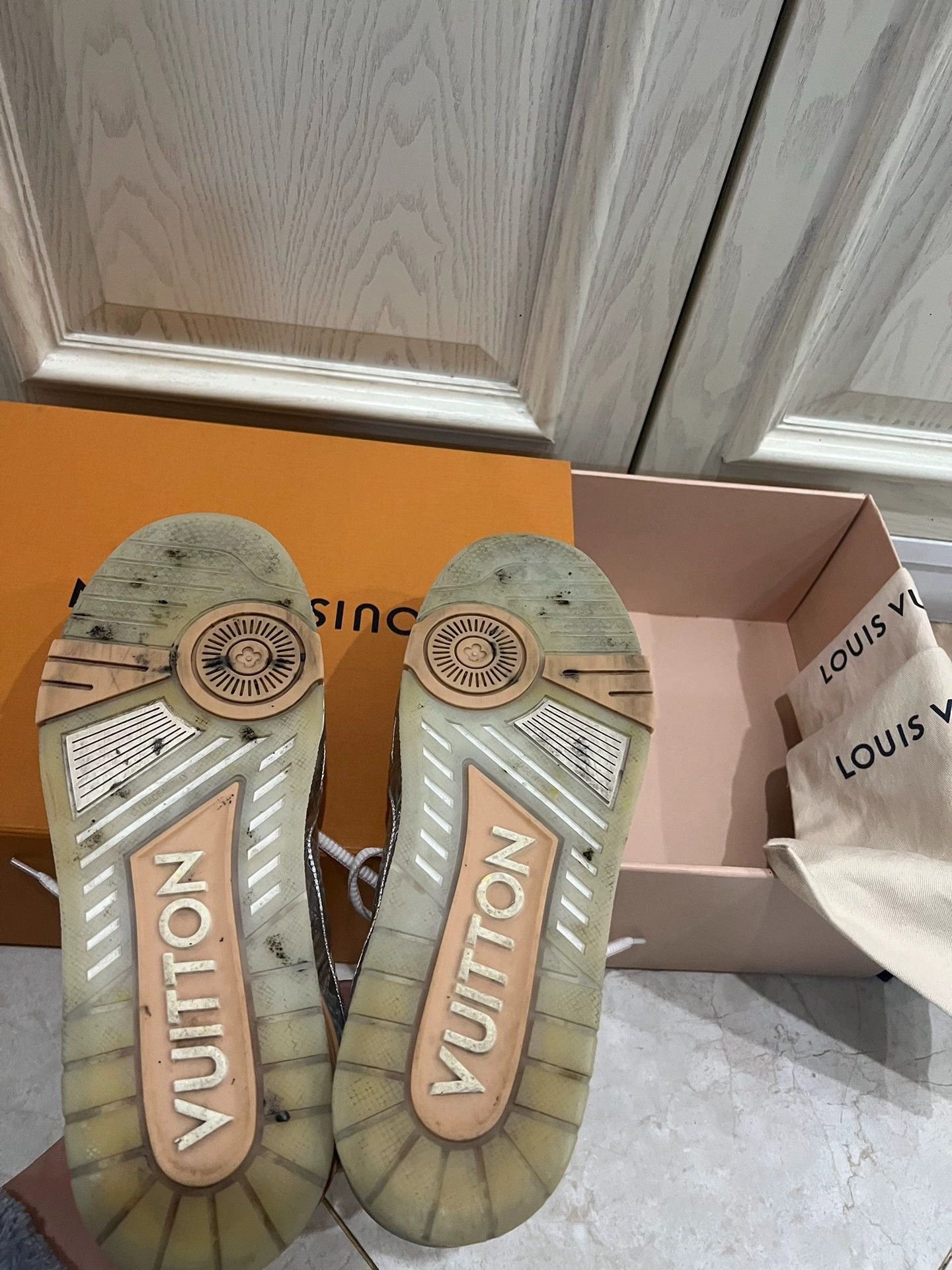 Louis Vuitton Louis Vuitton Silver Trainer Sneakers Size 9 Size US 9 / EU 42 - 4 Thumbnail