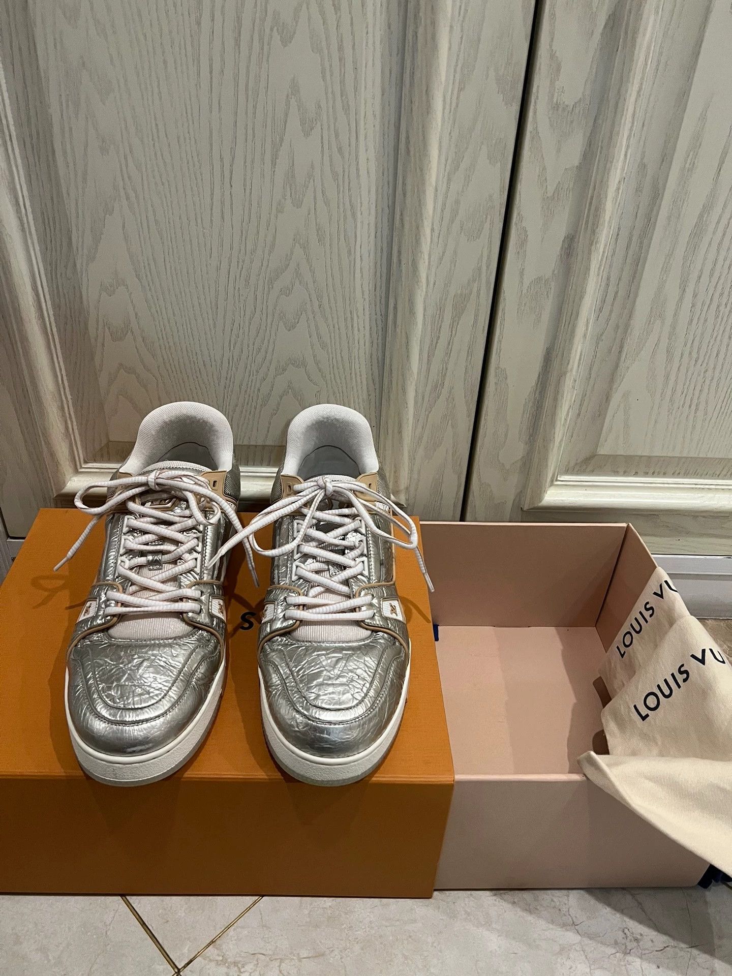 Louis Vuitton Louis Vuitton Silver Trainer Sneakers Size 9 Size US 9 / EU 42 - 3 Thumbnail