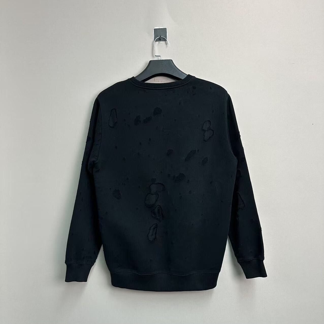 Givenchy Givenchy Distressed Letter Sweatshirt in Black Size XS / US 0-2 / IT 36-38 - 2 Thumbnail