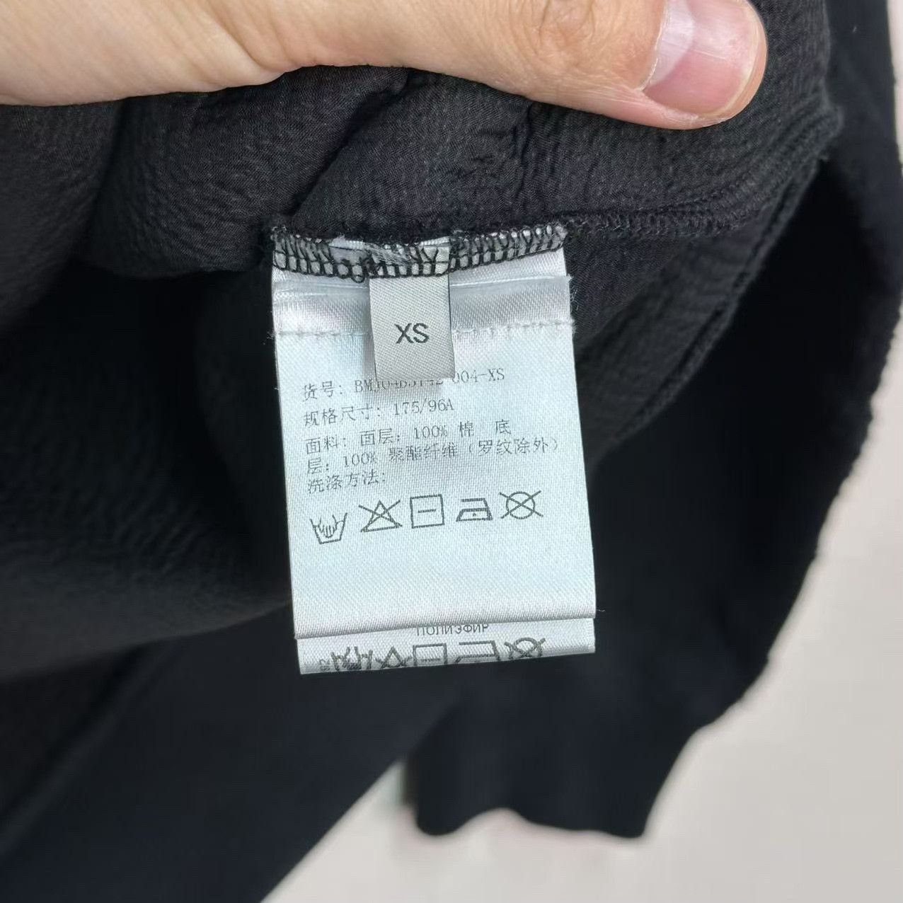 Givenchy Givenchy Distressed Letter Sweatshirt in Black Size XS / US 0-2 / IT 36-38 - 4 Thumbnail