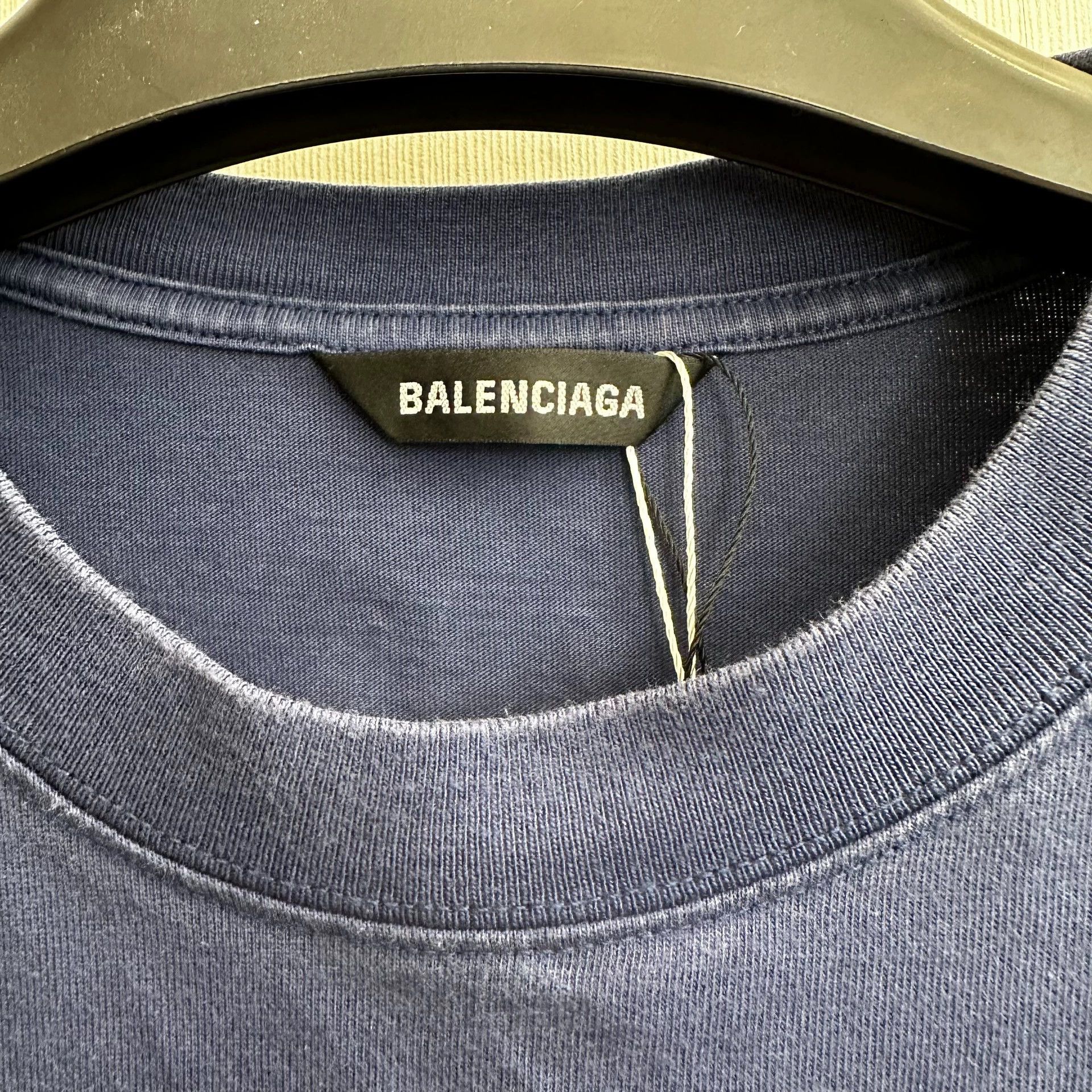 Balenciaga balenciaga short sleeve t-shirt with bull design Size US L / EU 52-54 / 3 - 3 Thumbnail