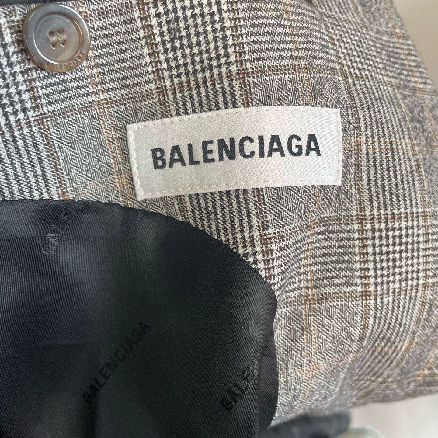 Balenciaga balenciaga plaid pattern suit jacket new Size US S / EU 44-46 / 1 - 3 Thumbnail