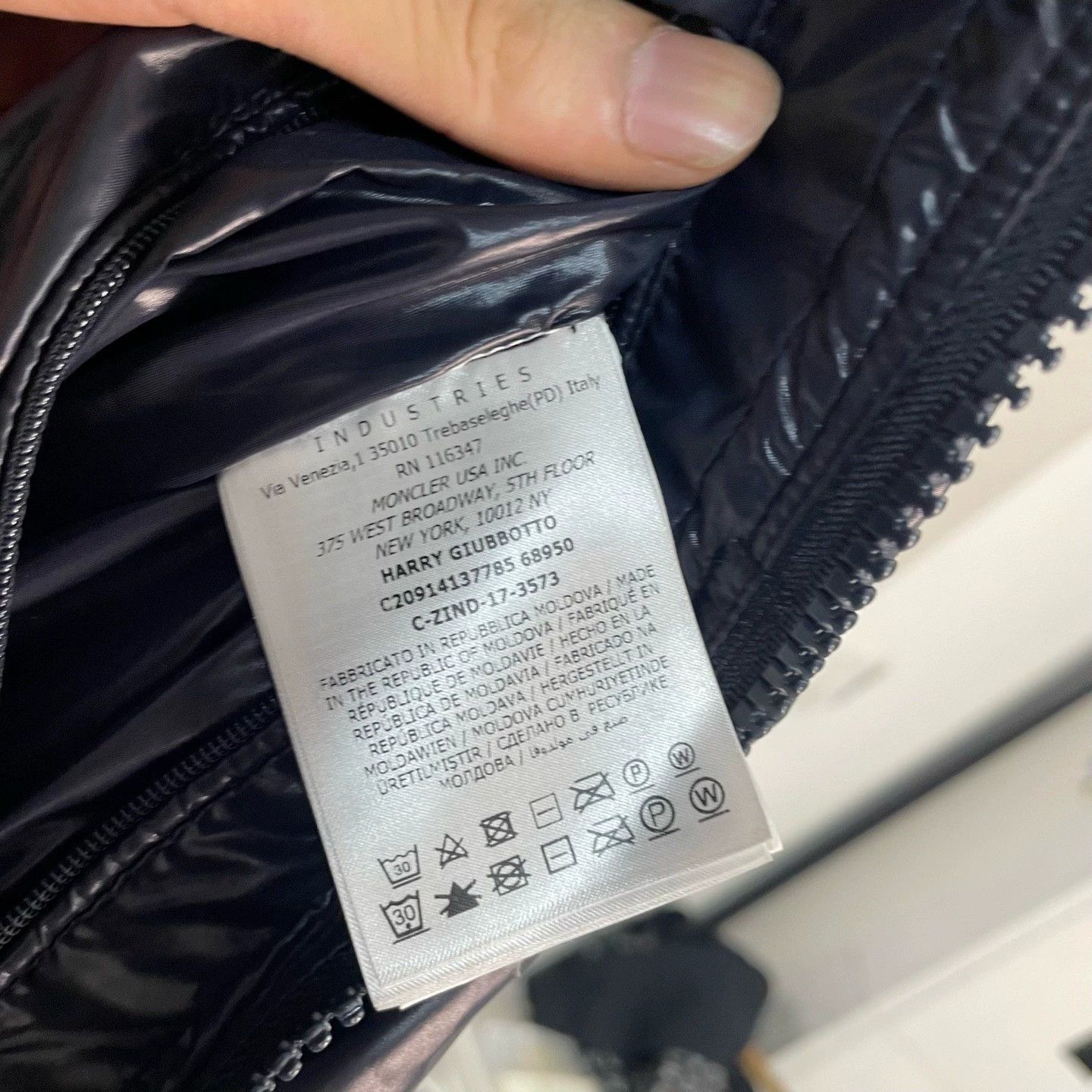 Moncler moncler glossy down jacket size 6 Size US M / EU 48-50 / 2 - 4 Thumbnail