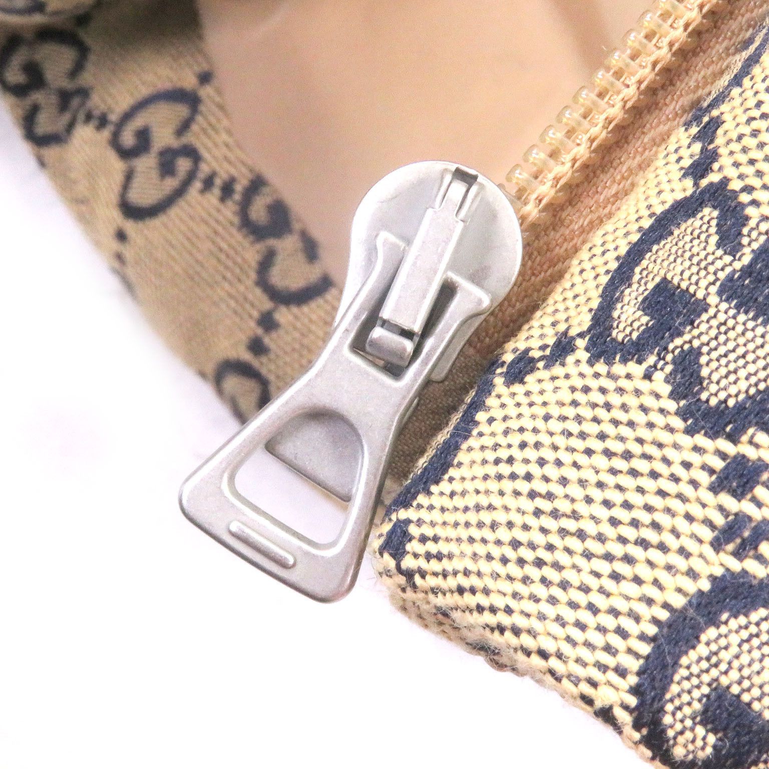 Gucci Gucci Gucci GG Canvas Down Vest Canvas Outerwear DUTY FREE for USA Size ONE SIZE - 5 Thumbnail