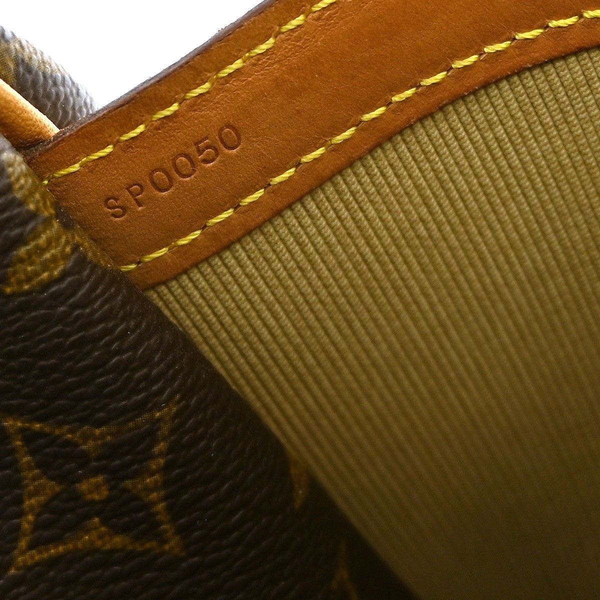 Louis Vuitton Louis Vuitton Reporter Bag Monogram Canvas Size ONE SIZE - 5 Thumbnail