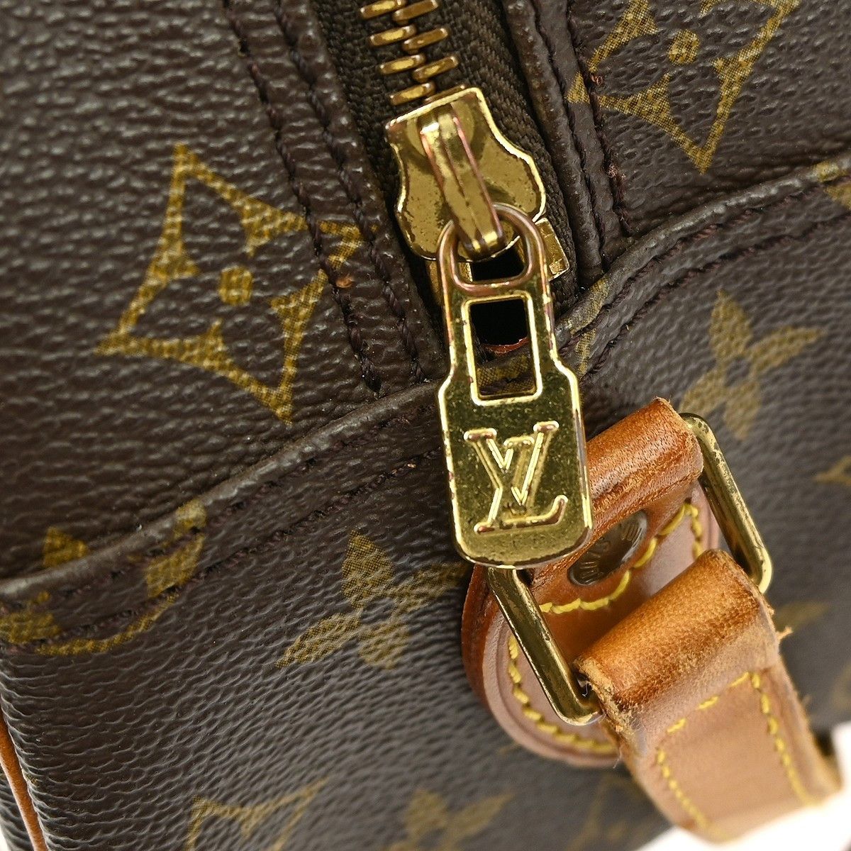 Louis Vuitton Louis Vuitton Blois Handbag Monogram Canvas Size ONE SIZE - 6 Thumbnail