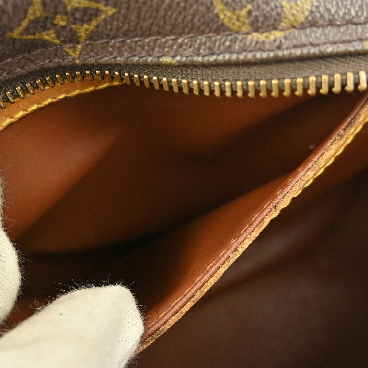Louis Vuitton Louis Vuitton Blois Handbag Monogram Canvas Size ONE SIZE - 8 Thumbnail