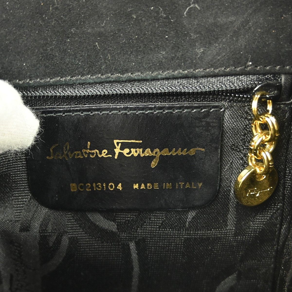 Salvatore Ferragamo Salvatore Ferragamo Vintage Vara Bow Handle Shoulder Bag Suede Size ONE SIZE - 4 Thumbnail