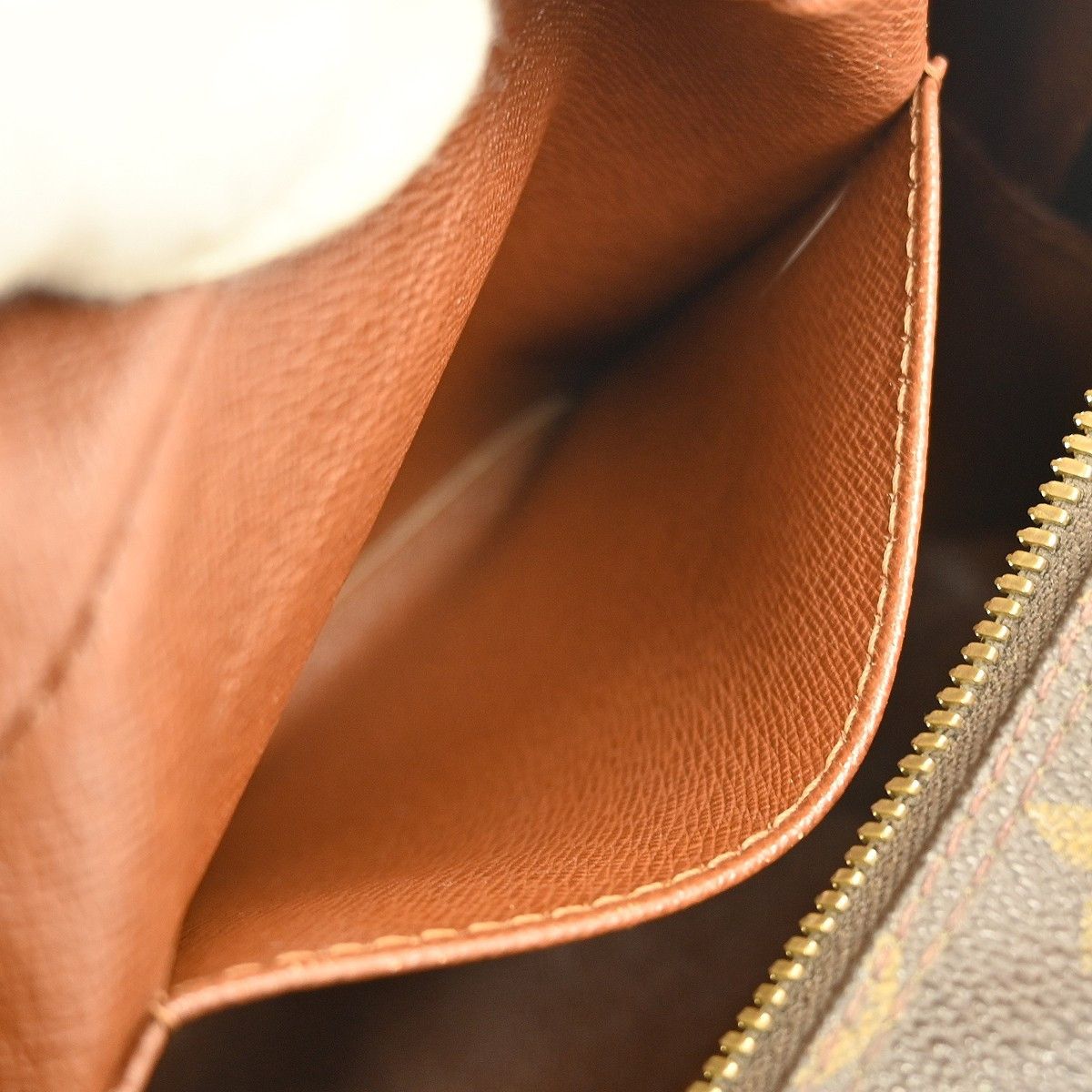 Louis Vuitton Louis Vuitton Cite Handbag Monogram Canvas Size ONE SIZE - 11 Thumbnail