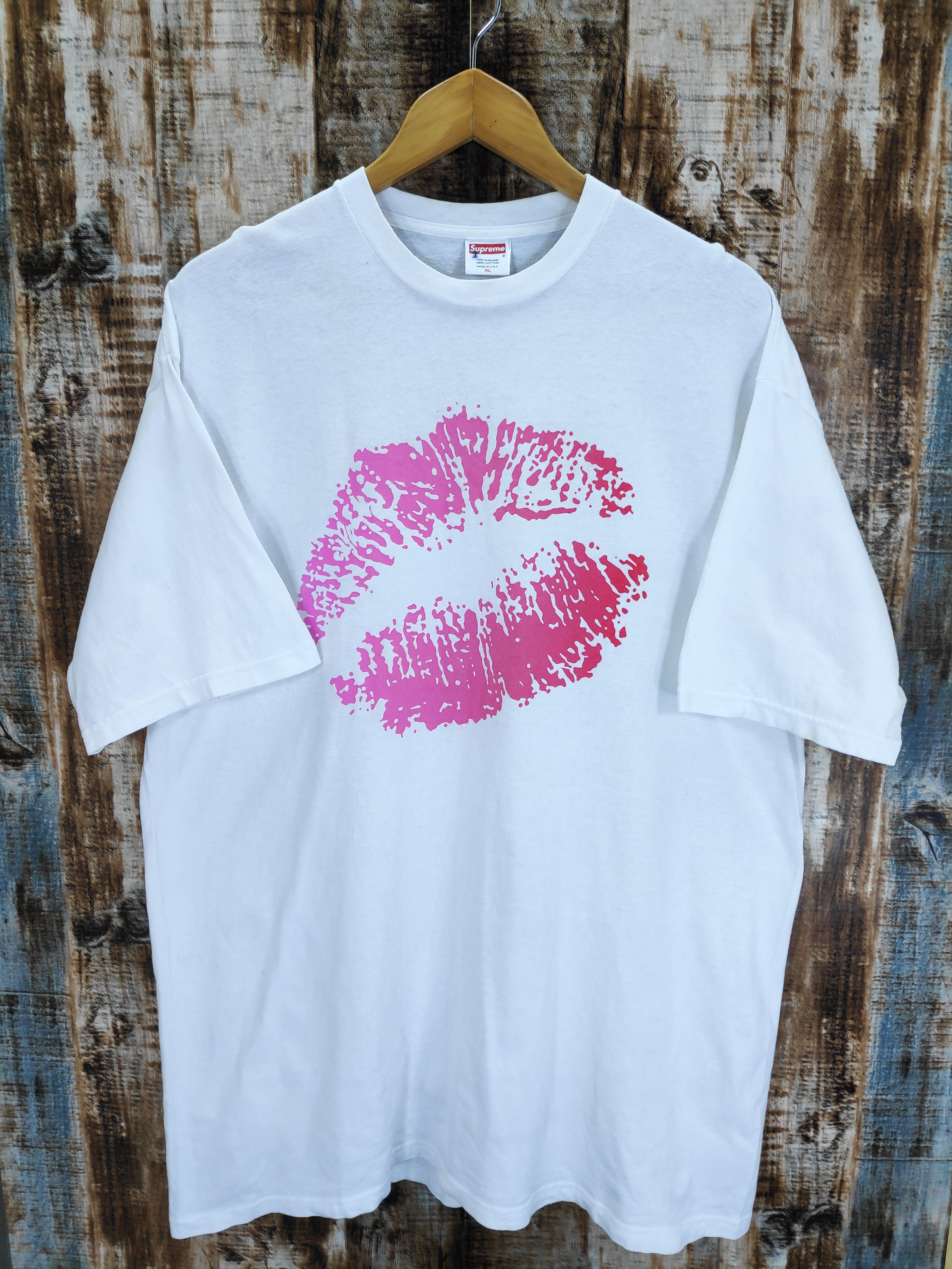 Supreme shop lips tee