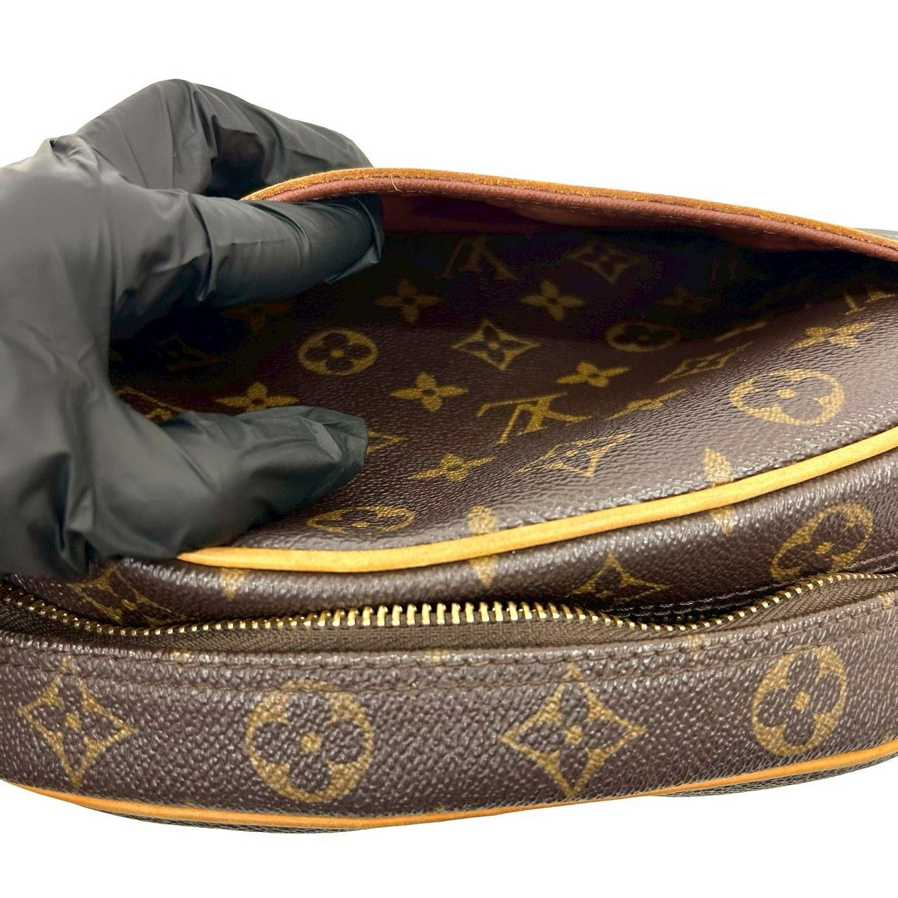 Louis Vuitton Louis Vuitton Louis Vuitton Blois Monogram Leather Shoulder Bag Canvas Shoulder Bag DUTY FREE for USA Size ONE SIZE - 11 Thumbnail