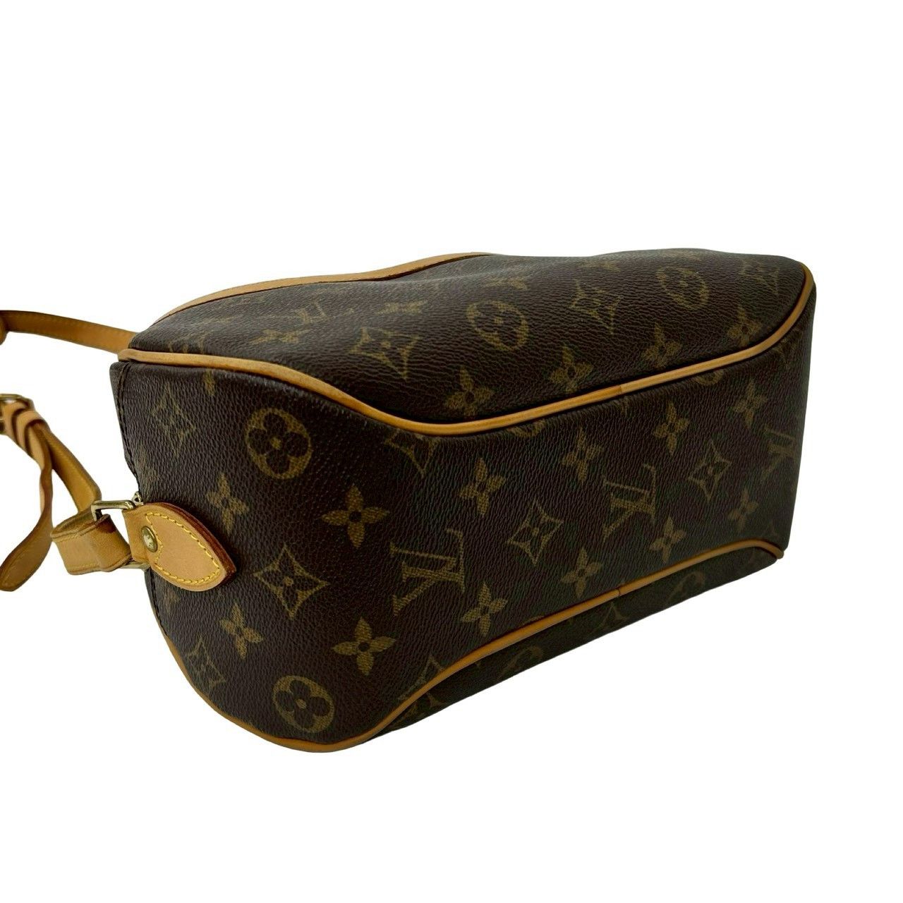 Louis Vuitton Louis Vuitton Louis Vuitton Blois Monogram Leather Shoulder Bag Canvas Shoulder Bag DUTY FREE for USA Size ONE SIZE - 8 Thumbnail