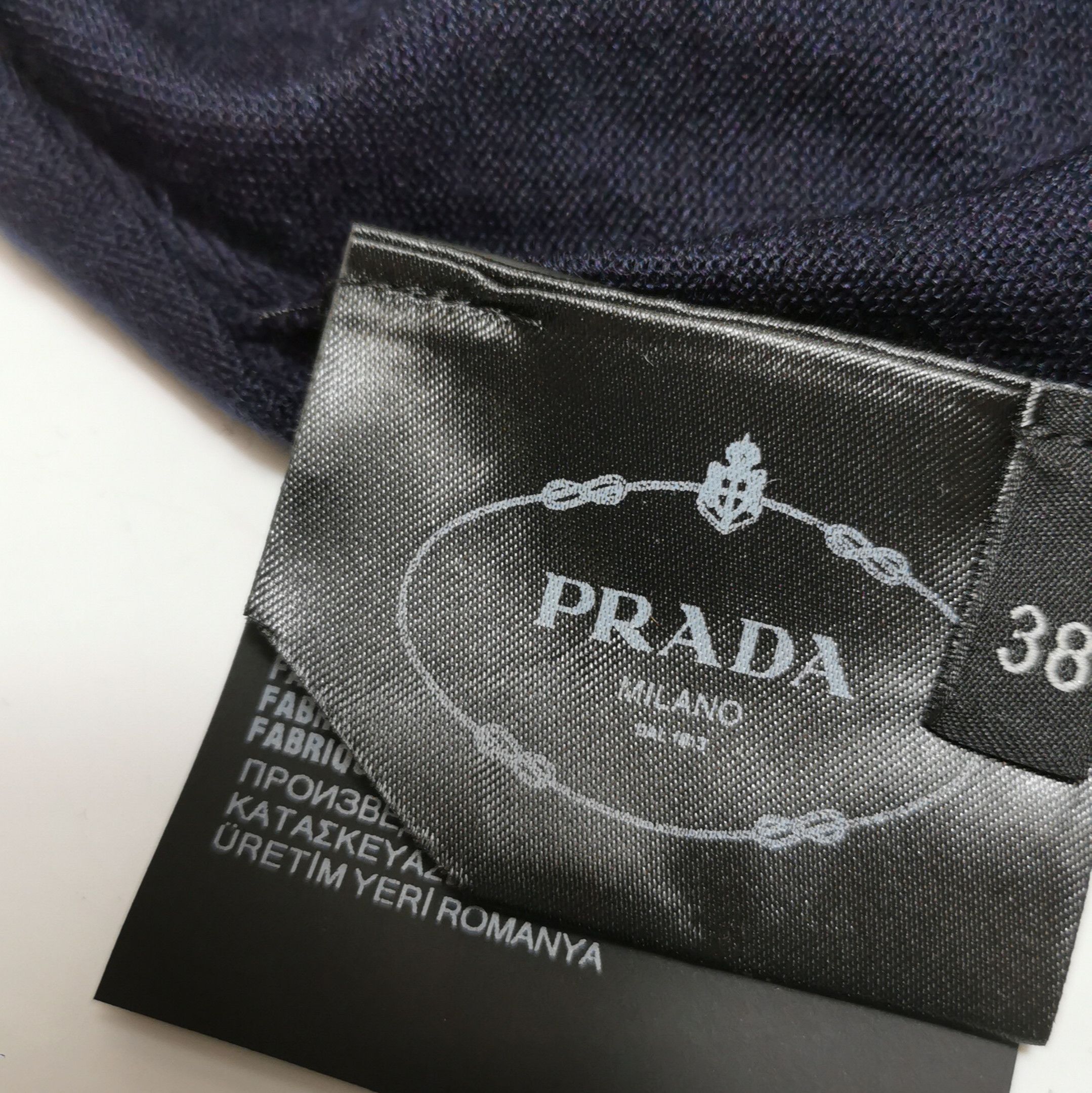 Prada Prada Wool Long Sleeve V-Neck Cardigan 0089 Size S / US 4 / IT 40 - 8 Thumbnail
