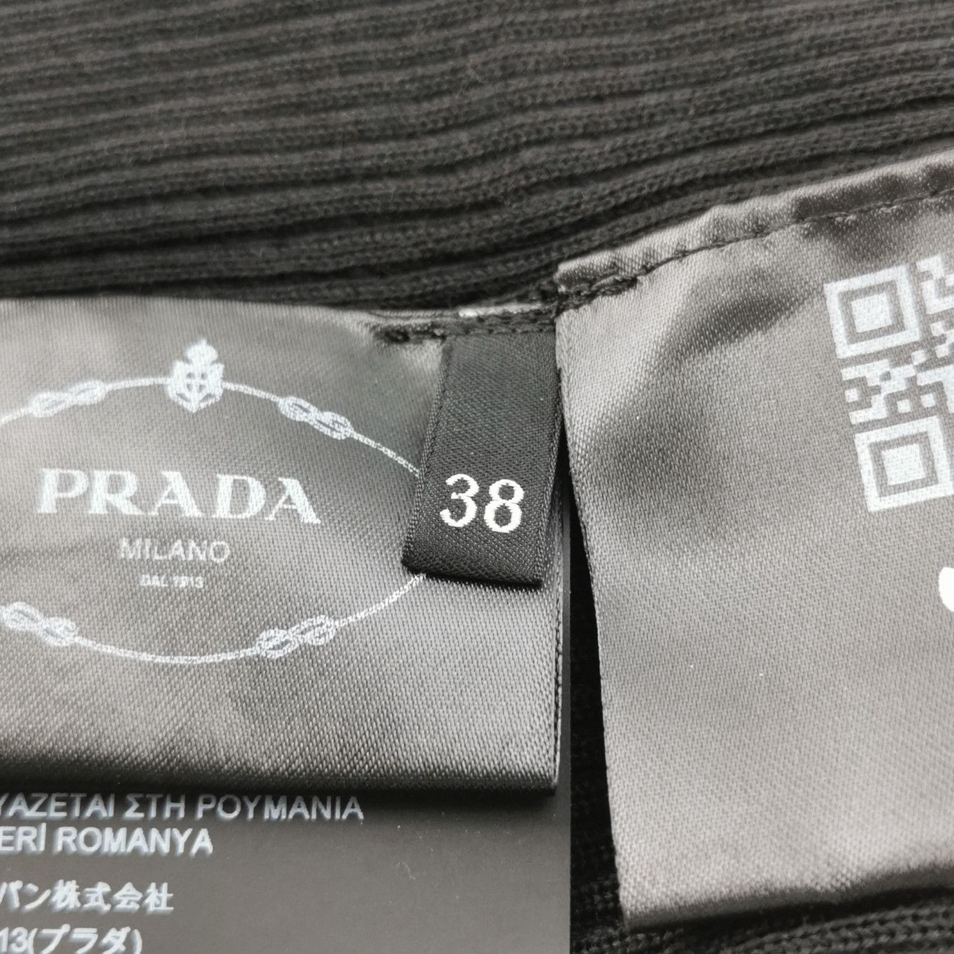 Prada Prada Black Wool Turtleneck Sweater 0089 Size S / US 4 / IT 40 - 7 Thumbnail