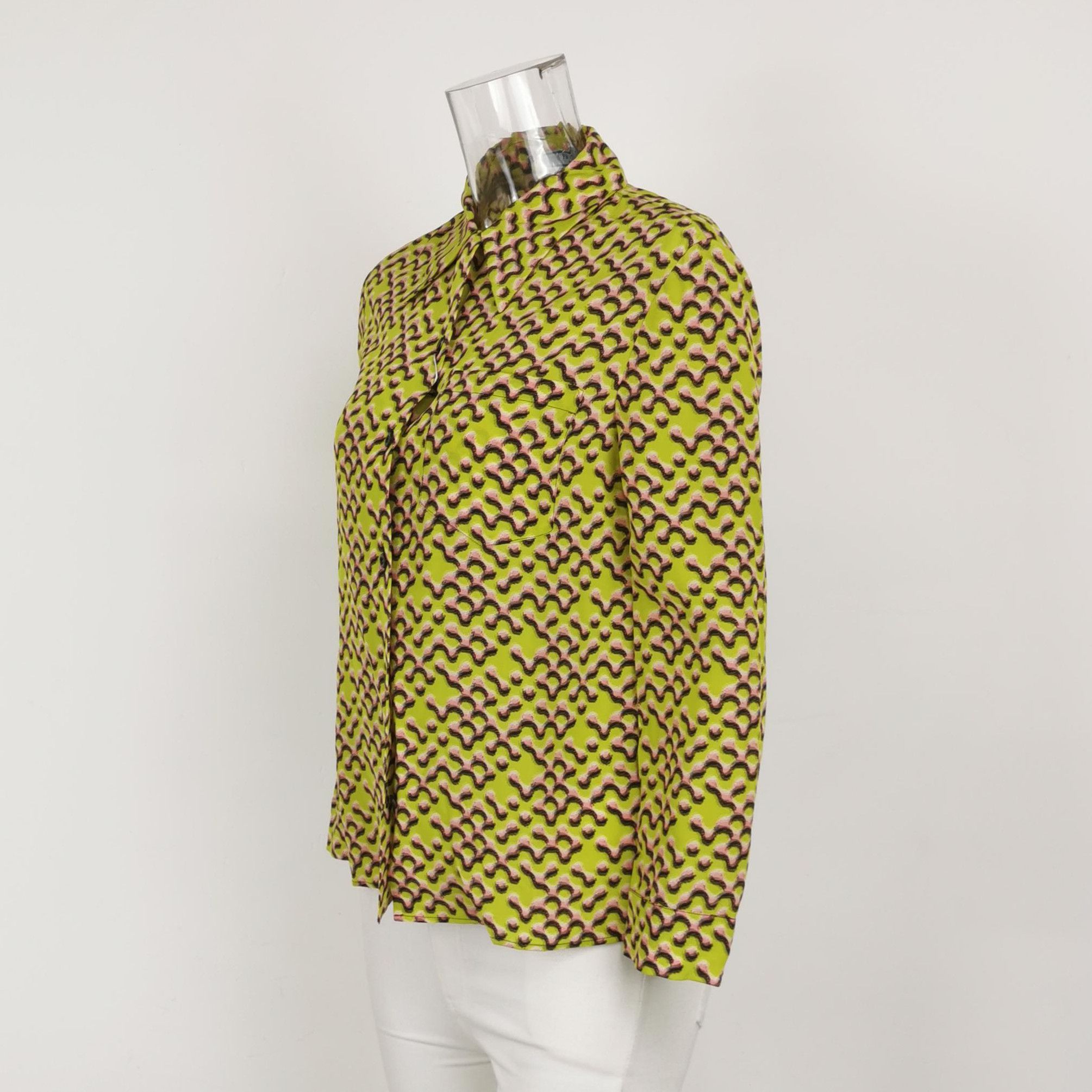Prada Prada Silk Printed Button-Up Shirt 0089 Size S / US 4 / IT 40 - 2 Thumbnail