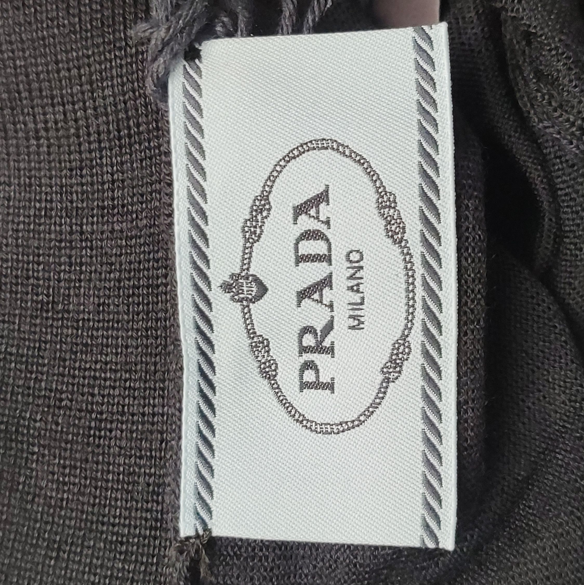 Prada Prada Black Wool V-Neck Long Sleeve Sweater 0089 Size S / US 4 / IT 40 - 4 Thumbnail