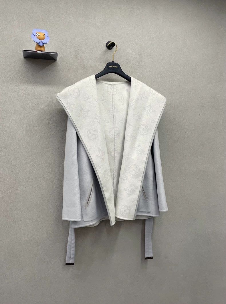 Louis Vuitton LV Gray Short Hooded Long Sleeve Coat - dmc Size M / US 6-8 / IT 42-44 - 3 Thumbnail