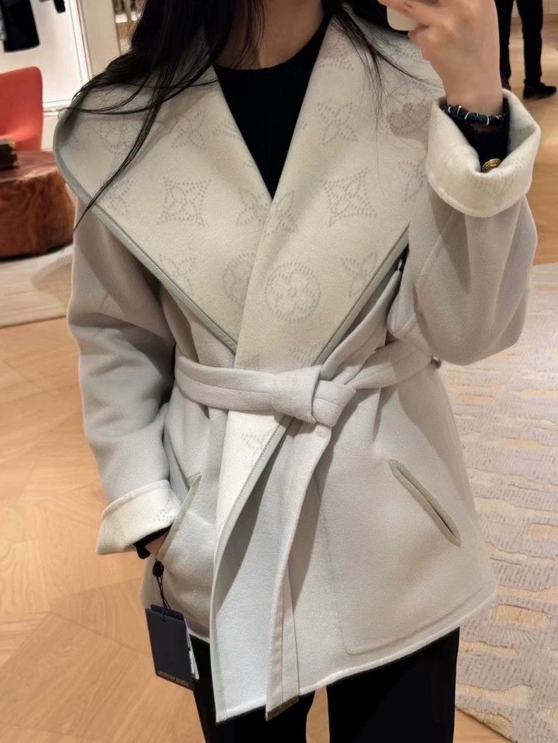 Louis Vuitton LV Gray Short Hooded Long Sleeve Coat - dmc Size M / US 6-8 / IT 42-44 - 8 Thumbnail