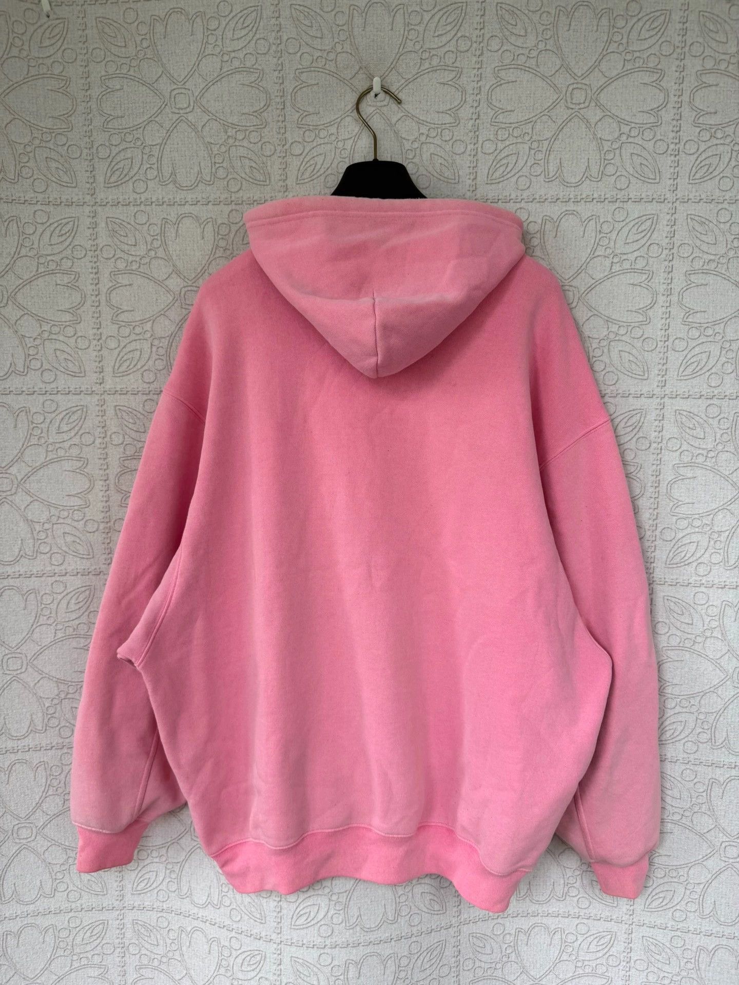 Balenciaga balenciaga pink football embroidered hoodie xs Size XS / US 0-2 / IT 36-38 - 2 Thumbnail