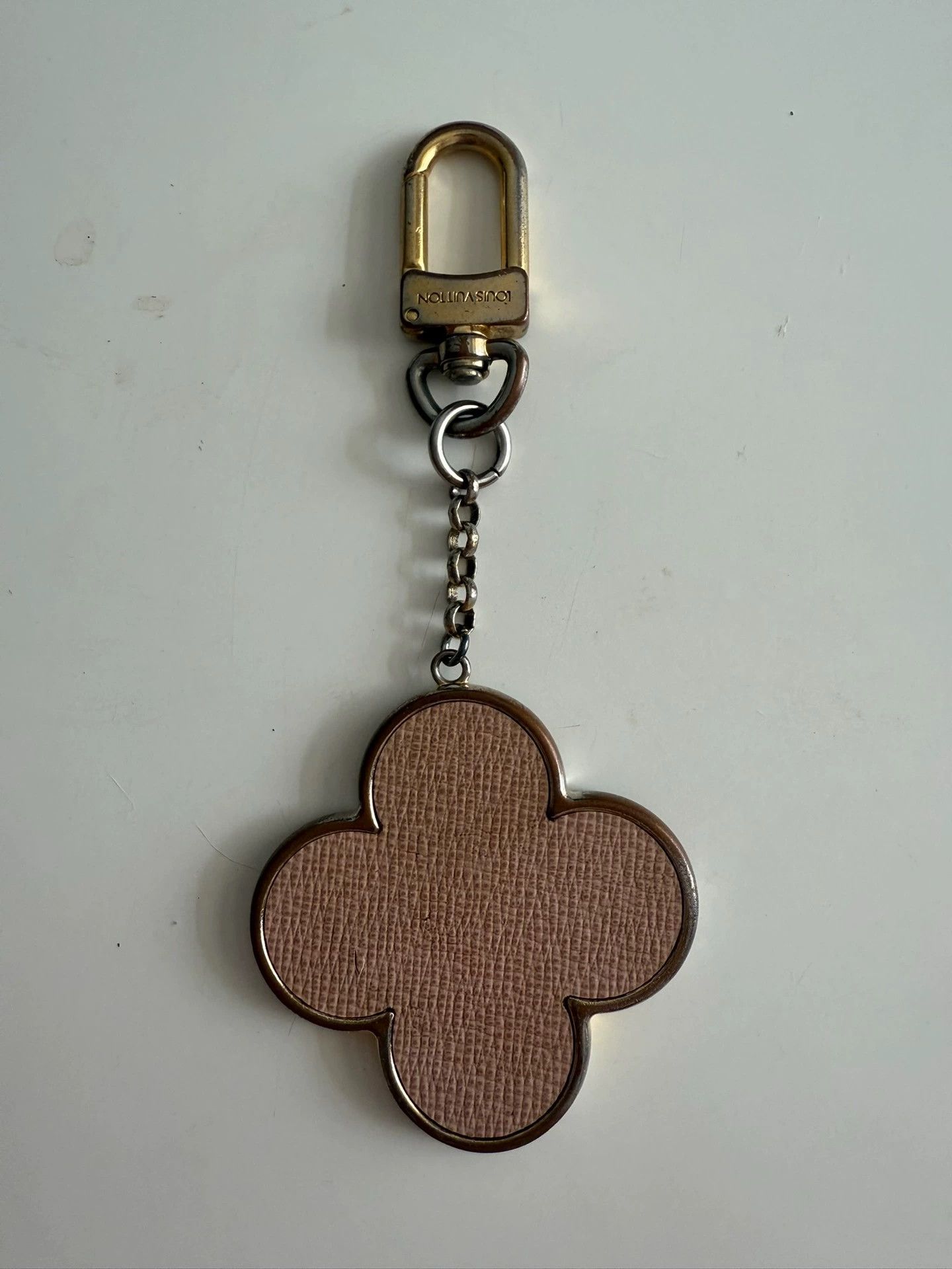 Louis Vuitton Louis Vuitton Four Leaf Clover Keychain Size ONE SIZE - 2 Thumbnail