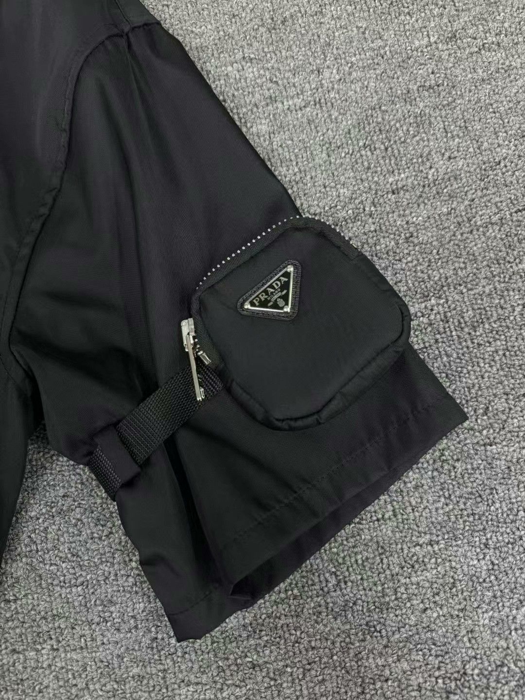 Prada prada logo nylon short sleeve shirt Size US M / EU 48-50 / 2 - 3 Thumbnail