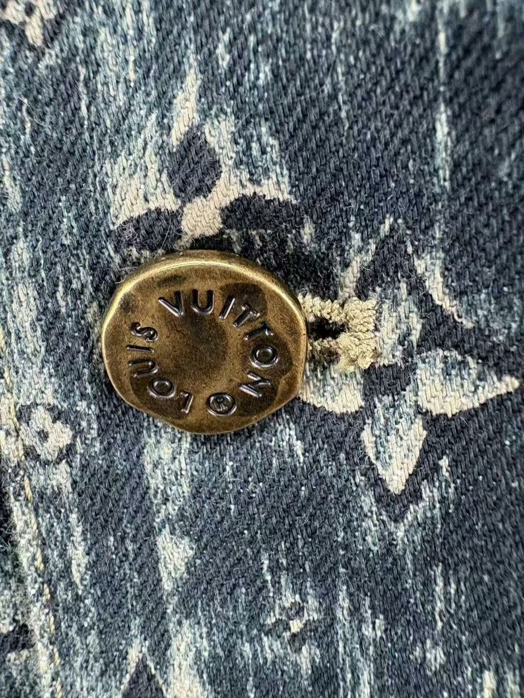 Louis Vuitton louis vuitton denim jacket with all-over print Size US L / EU 52-54 / 3 - 4 Thumbnail