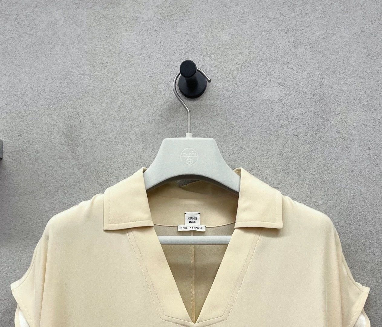 Hermes Hermes Beige V-neck Dress Size M / US 6-8 / IT 42-44 - 4 Thumbnail