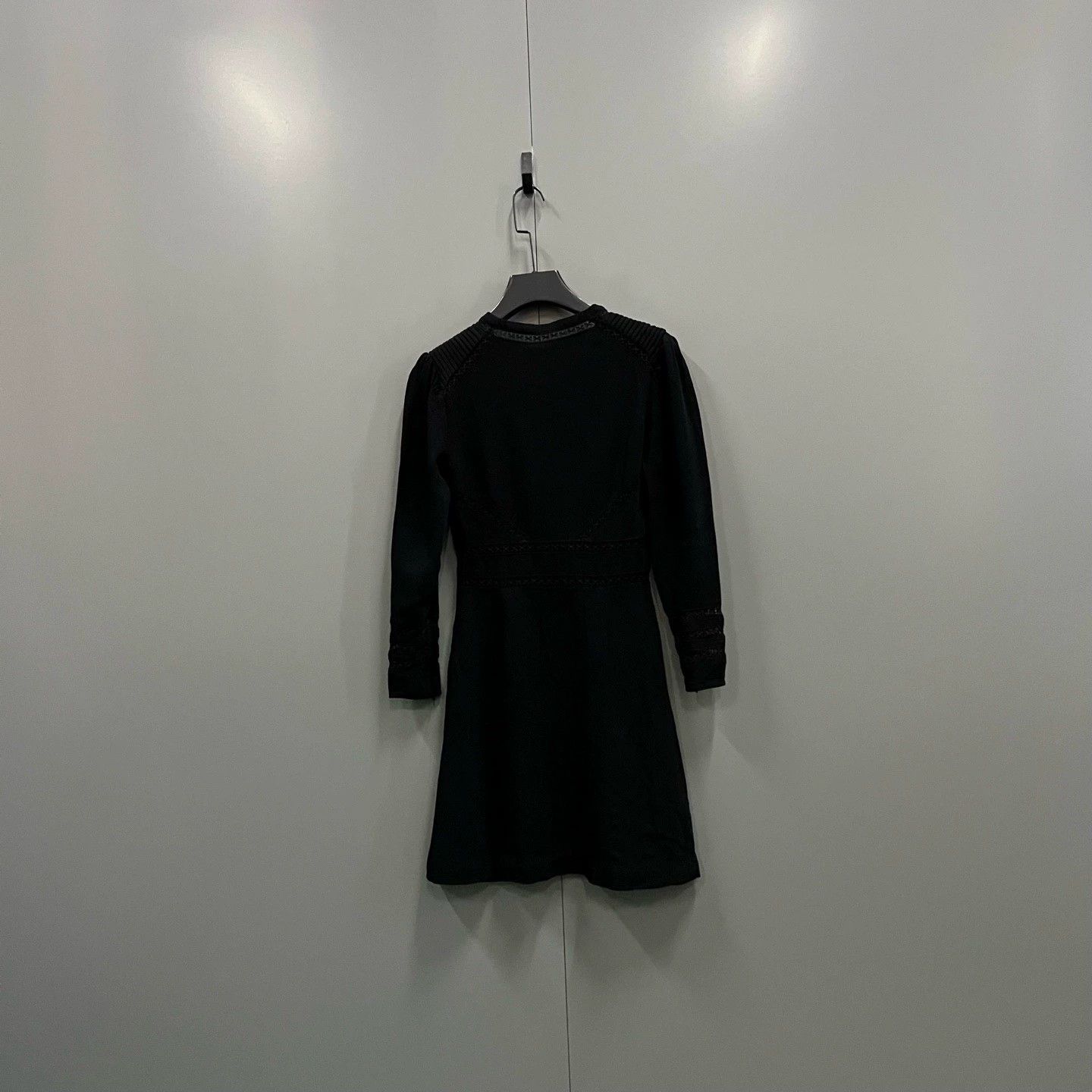 Burberry Burberry Black Floral Cutout V-Neck Dress Size M / US 6-8 / IT 42-44 - 2 Thumbnail