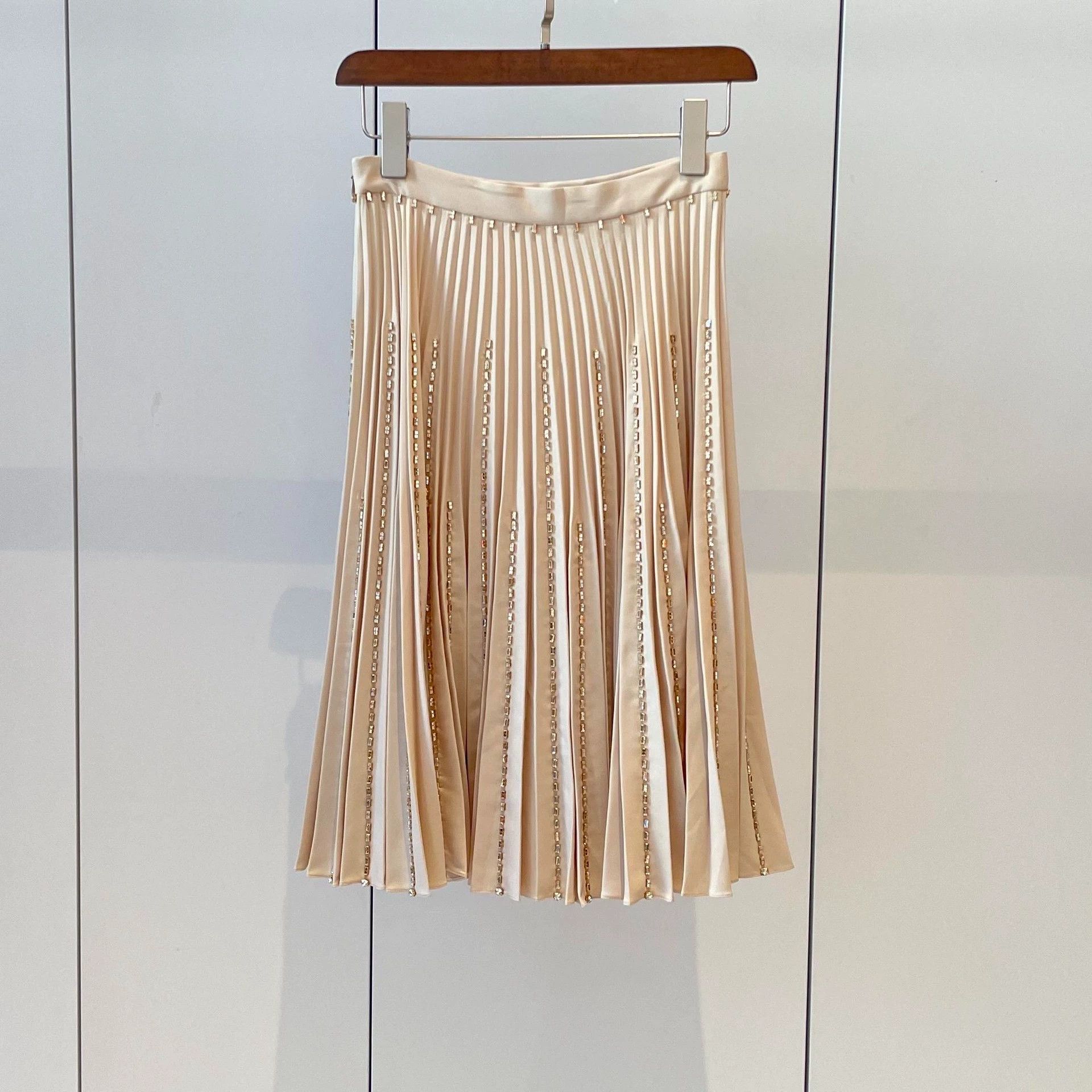 Burberry Burberry Beige Pleated Crystal Mid-Length Skirt Size 26" / US 2 / IT 38 - 2 Thumbnail