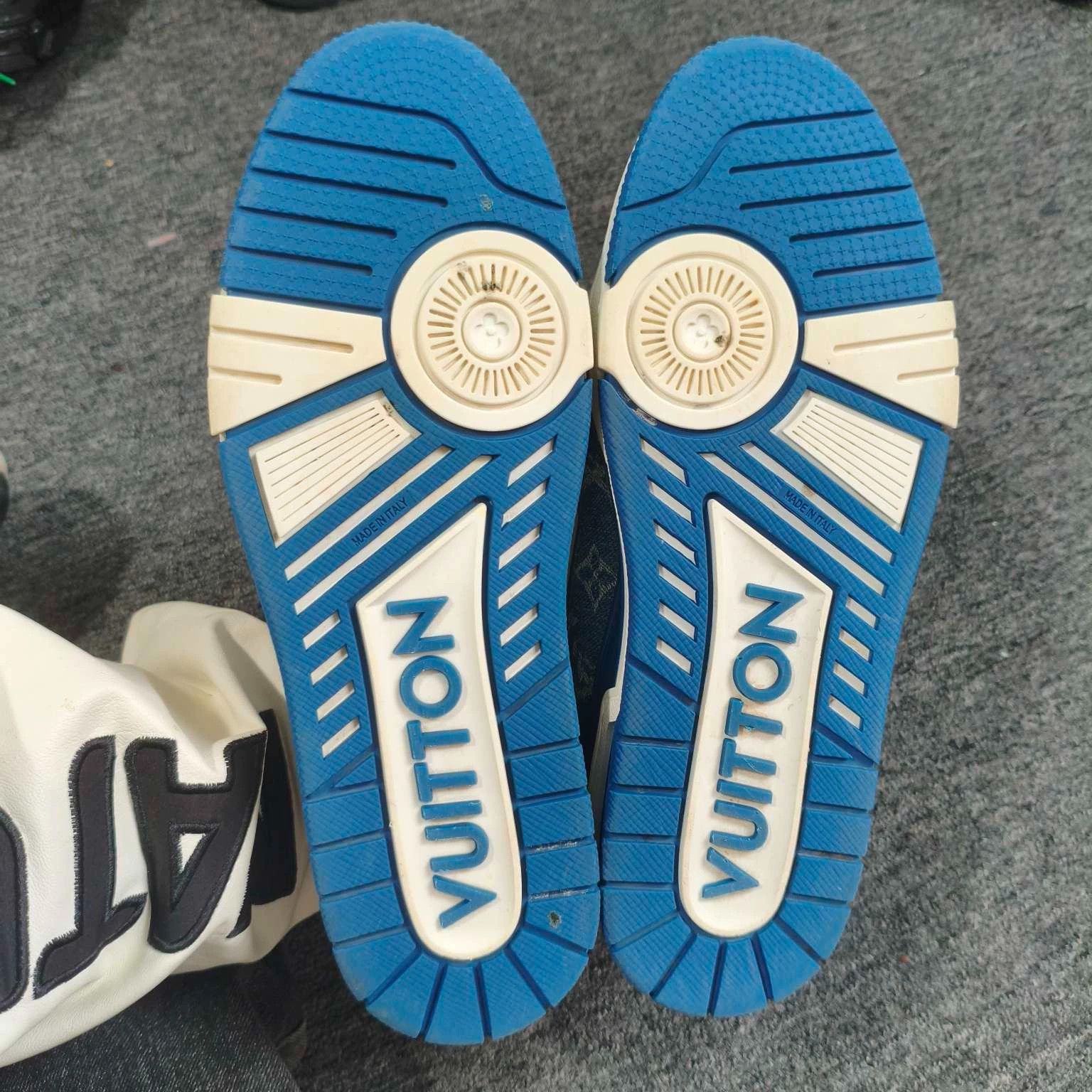 Louis Vuitton LV Trainer Blue White Denim Size 42 Size US 9 / EU 42 - 6 Thumbnail