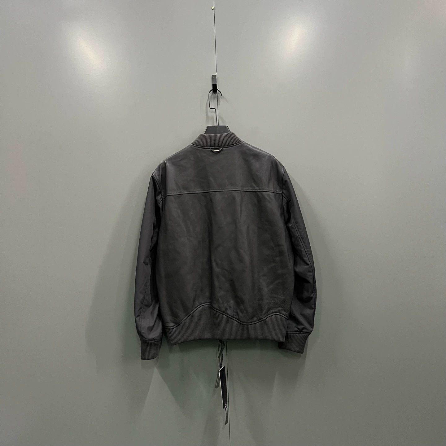 Louis Vuitton louis vuitton gray reversible leather jacket Size US L / EU 52-54 / 3 - 3 Thumbnail