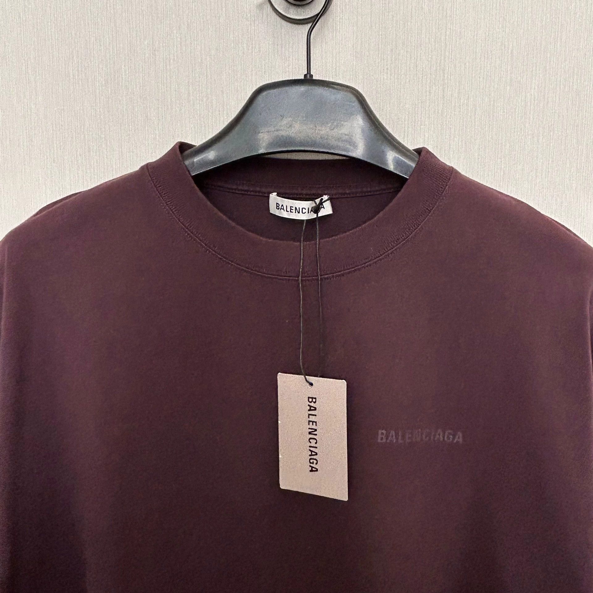 Balenciaga balenciaga burgundy short sleeve logo t-shirt Size US M / EU 48-50 / 2 - 3 Thumbnail