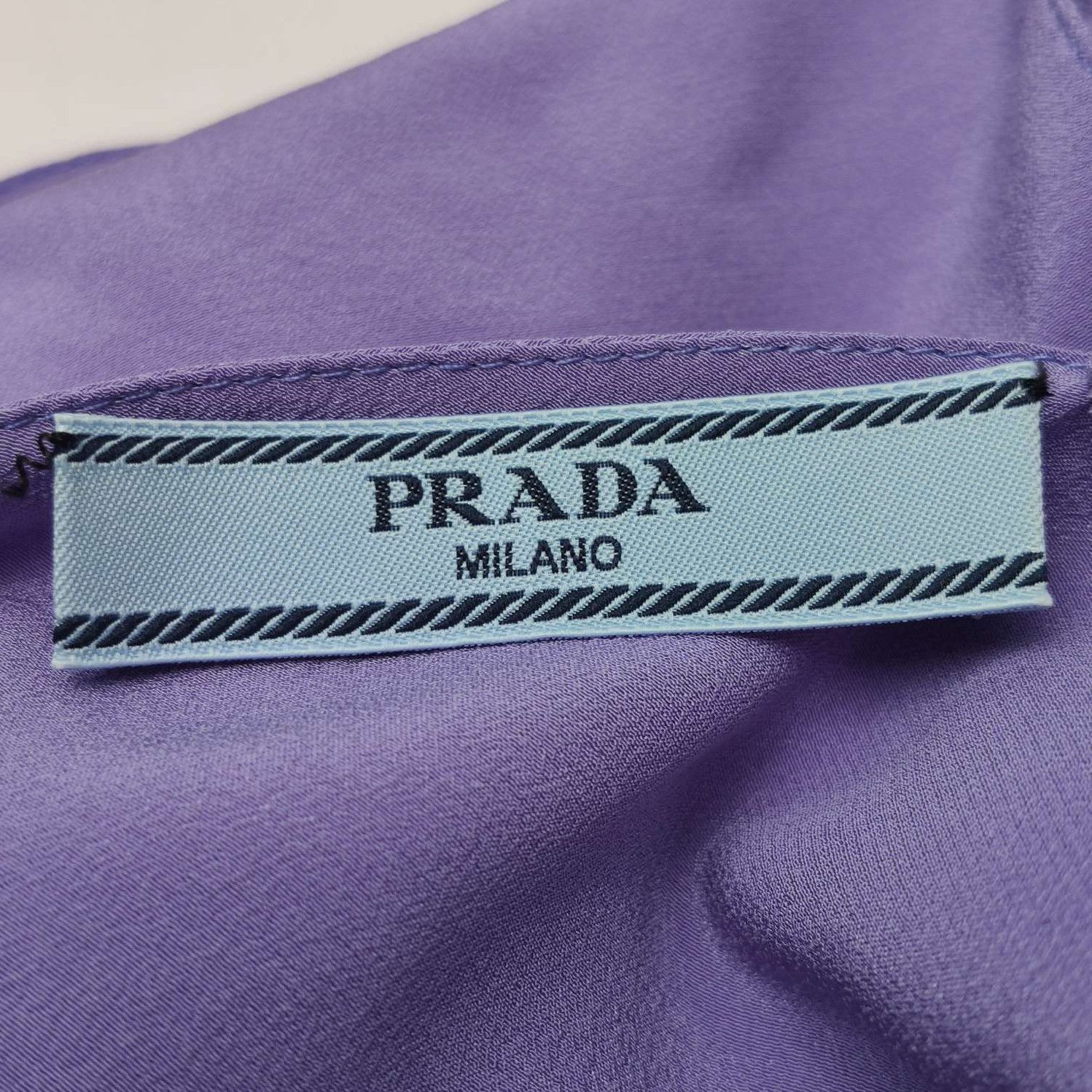 Prada Prada Solid Color Silk Top with Triangle Logo 0089 Size M / US 6-8 / IT 42-44 - 5 Thumbnail